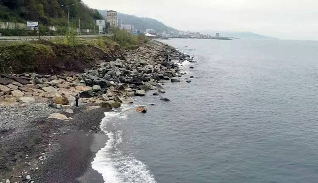 Denize iki ton levrek dağıldığını duyanlar oraya koştu! Üç saatlik yoldan gelip olta salladılar 4